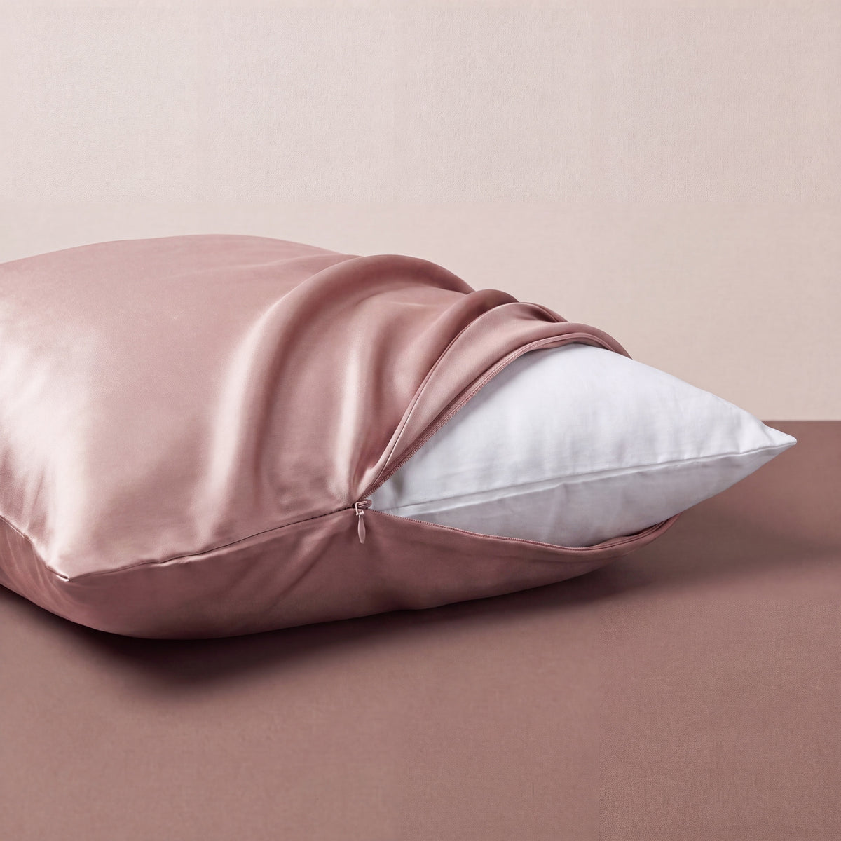 RYVENA pretty pink silk pillowcase, closure detail