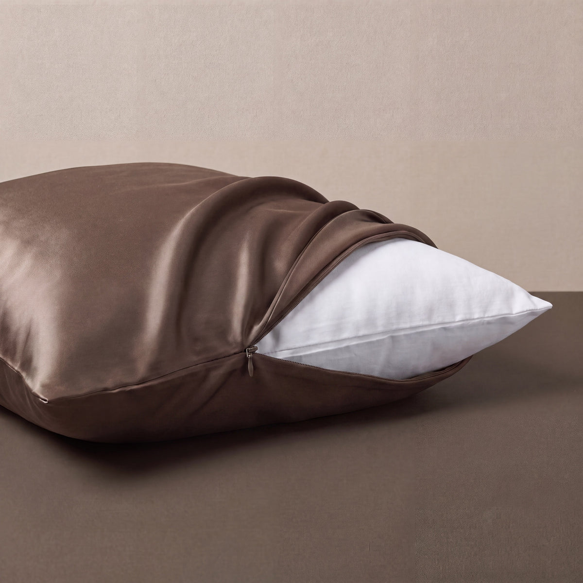 Coffee Taupe RYVENA silk pillowcase, close view of the closure